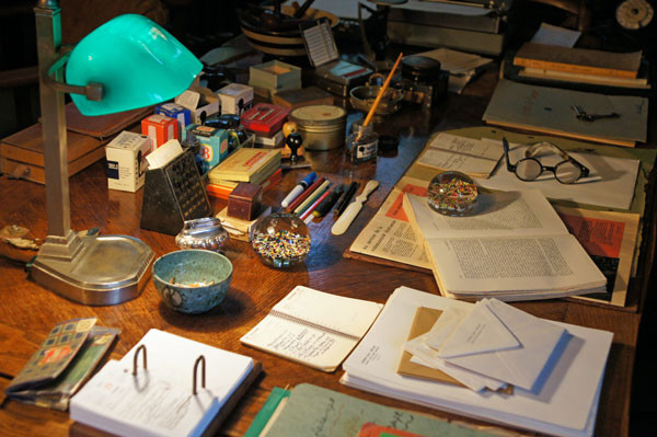 Le bureau de Pierre Mac Orlan photo : SHCE collection SHCE